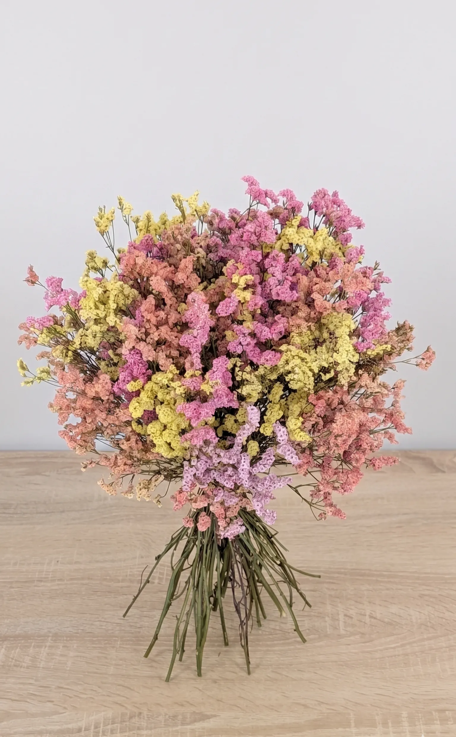 Ramo de flores secas y preservadas modelo Confeti con tonos pastel y estilo minimalista